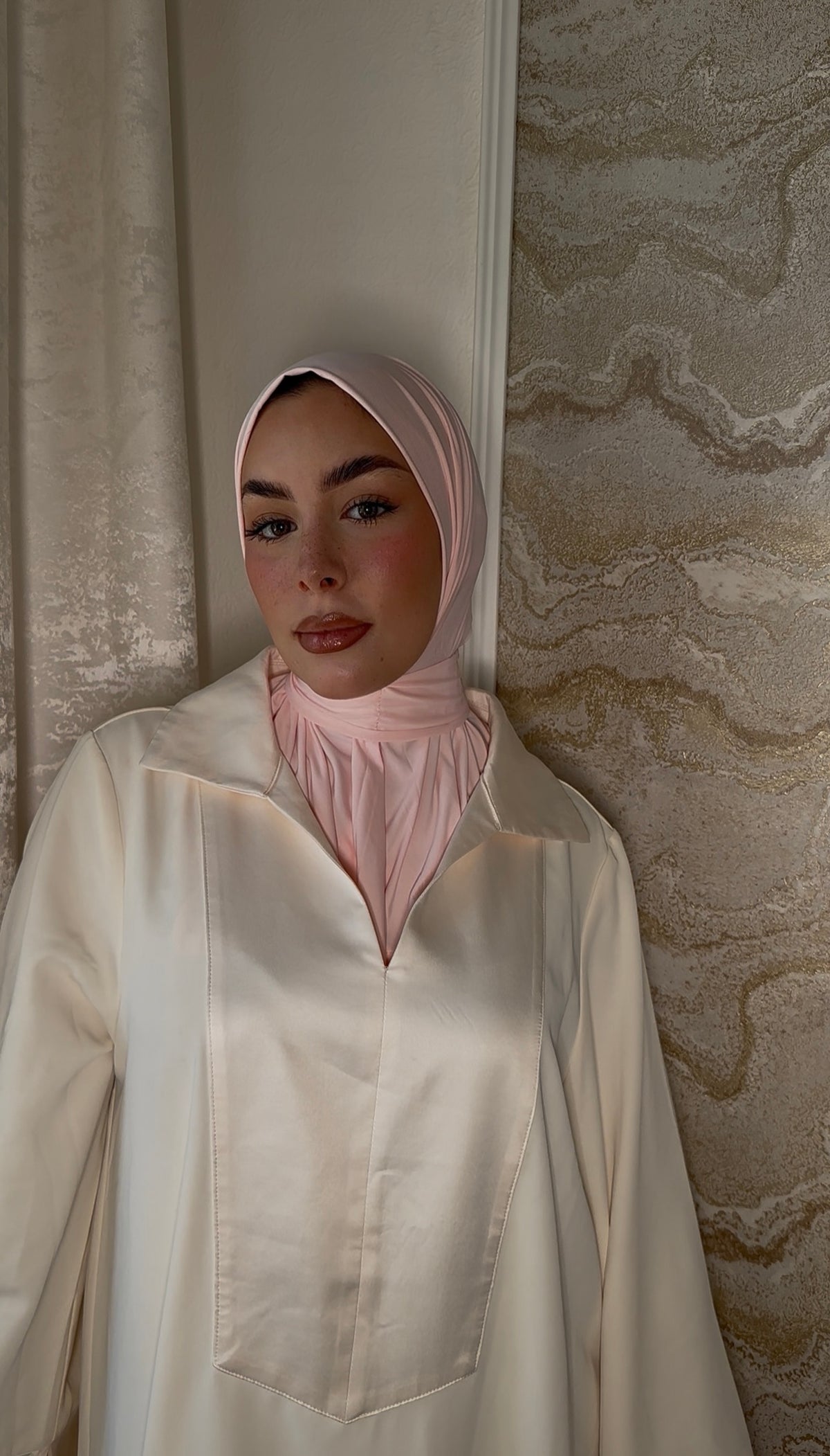 Instant hijab logo M