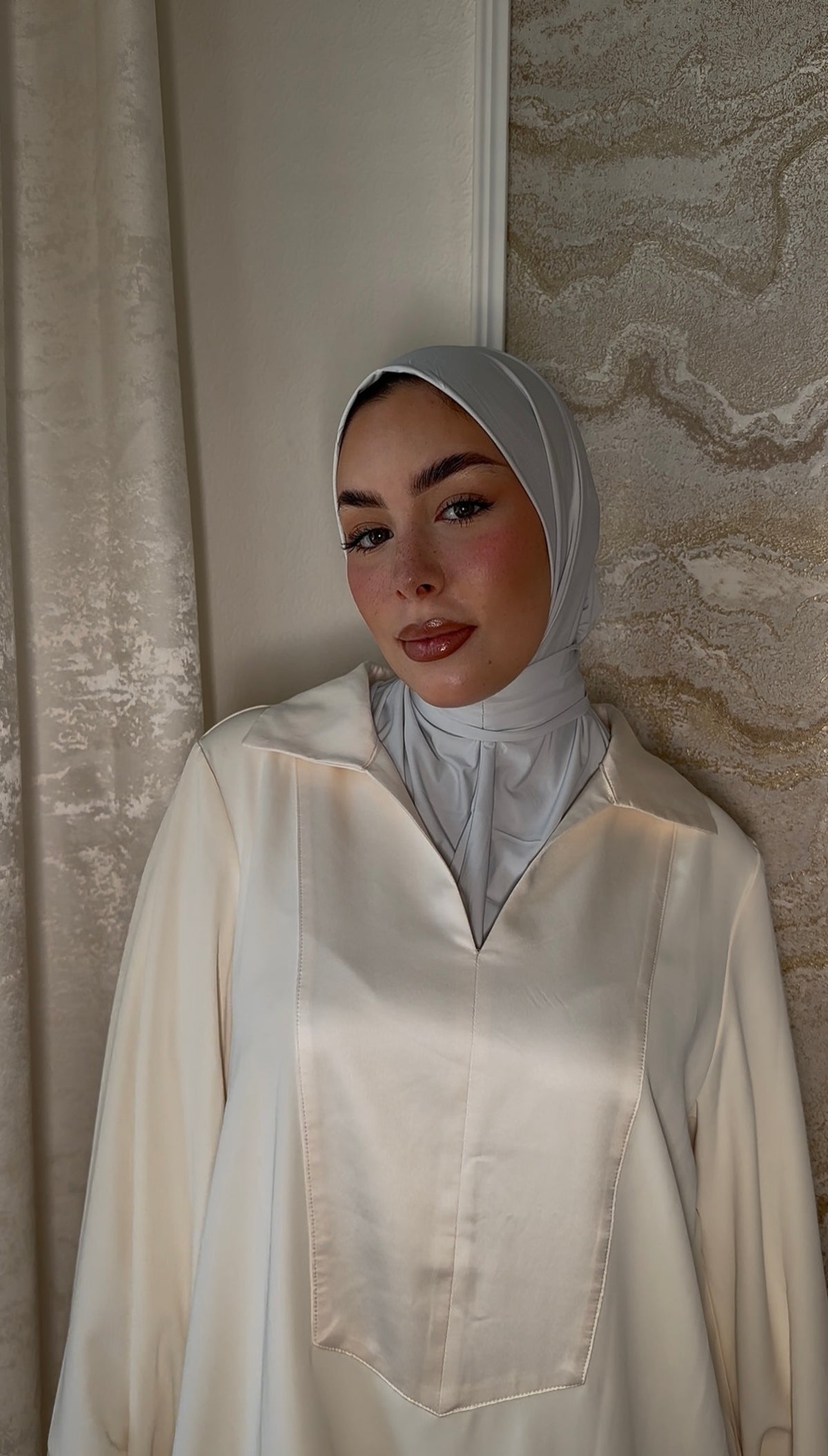 Instant hijab logo M