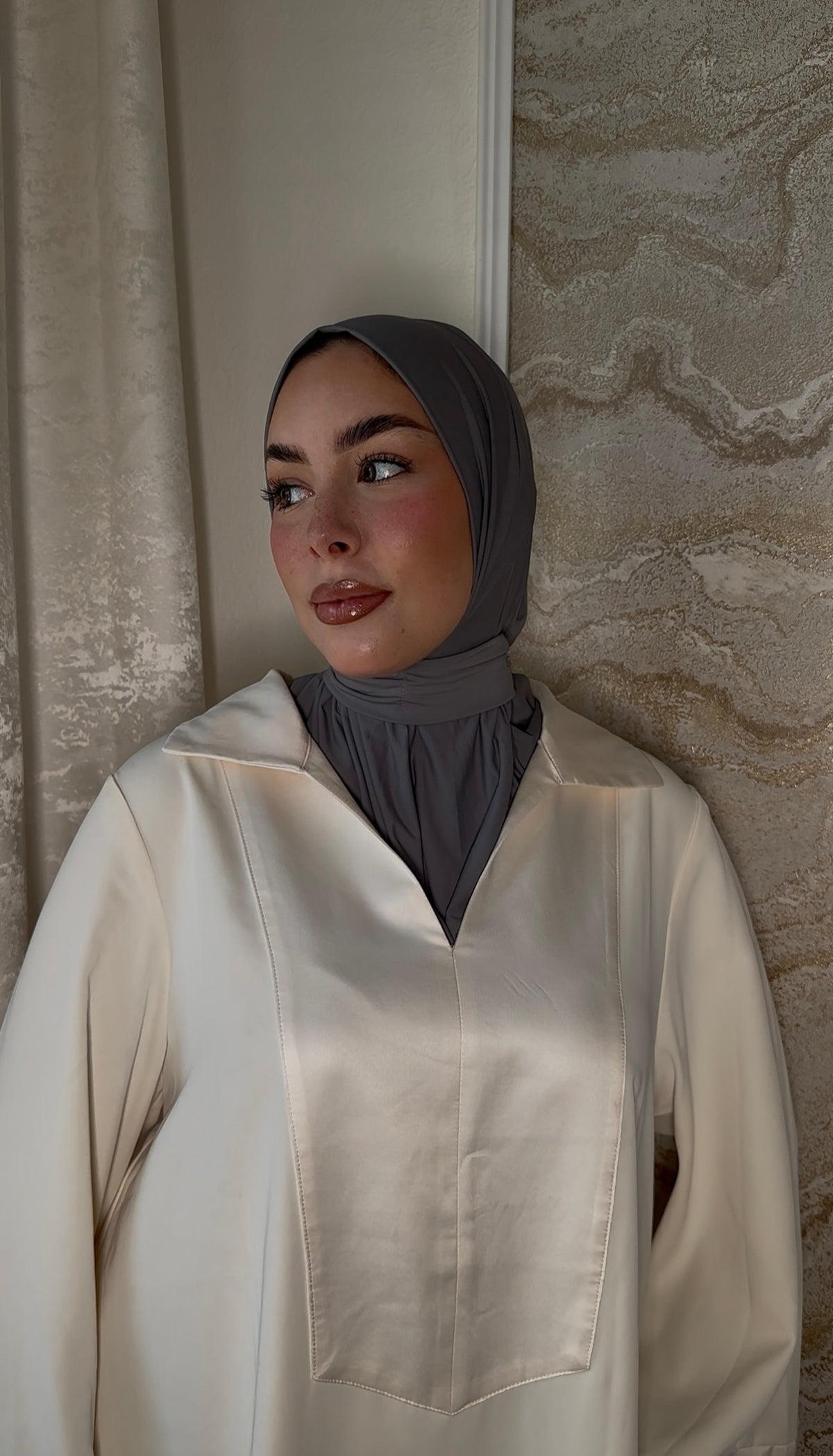 Instant hijab logo M