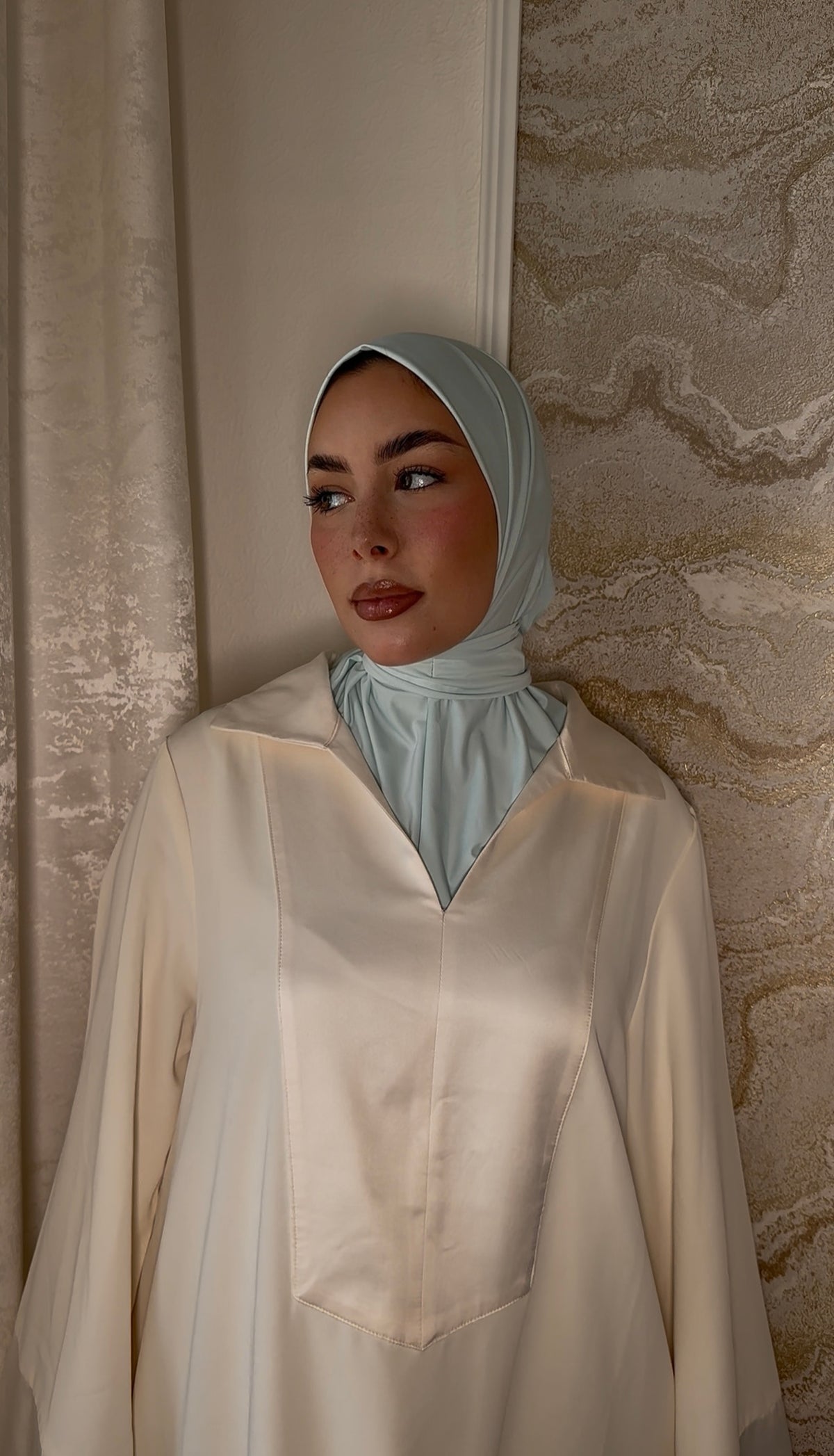 Instant hijab logo M