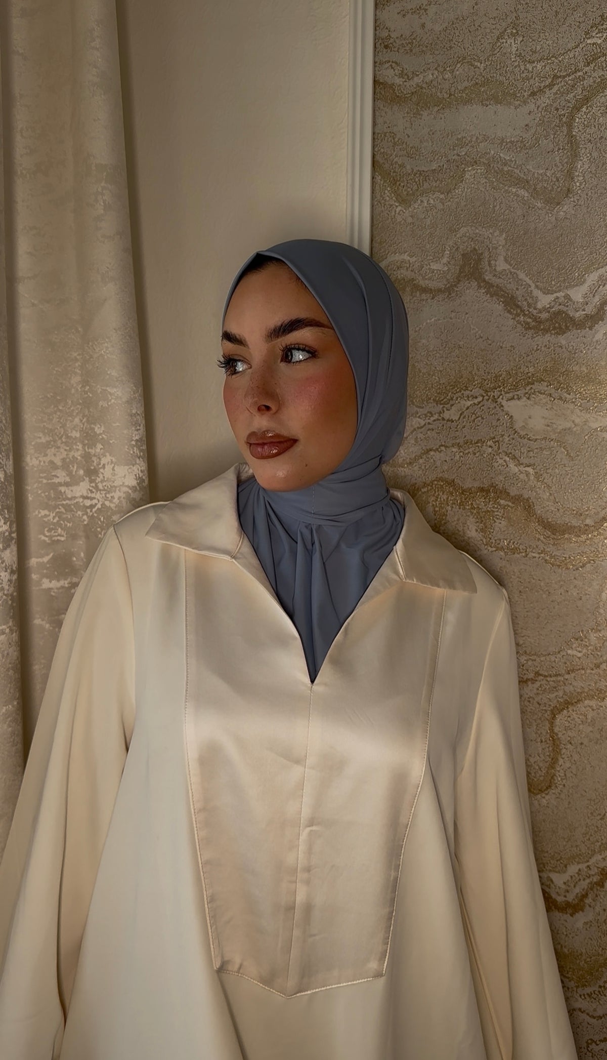 Instant hijab logo M