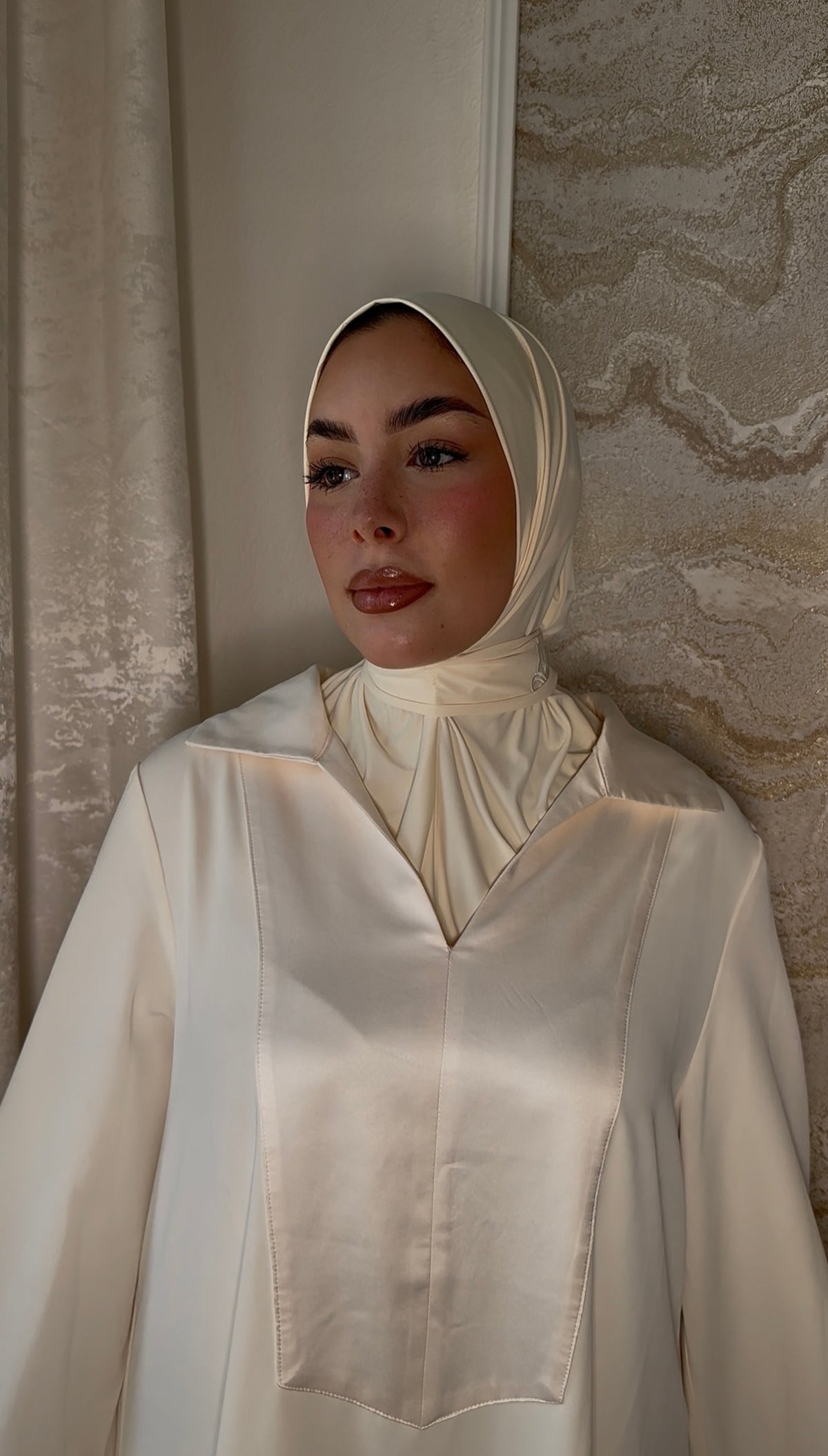 Instant hijab logo M